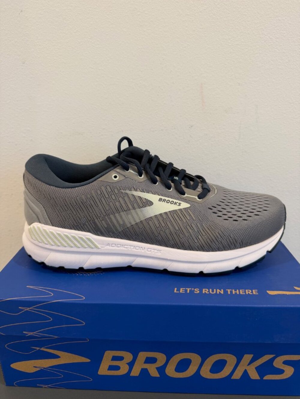 Brooks Addiction GTS 15 Women’s 10.5 Wide D Grey Navy Aqua New in Box